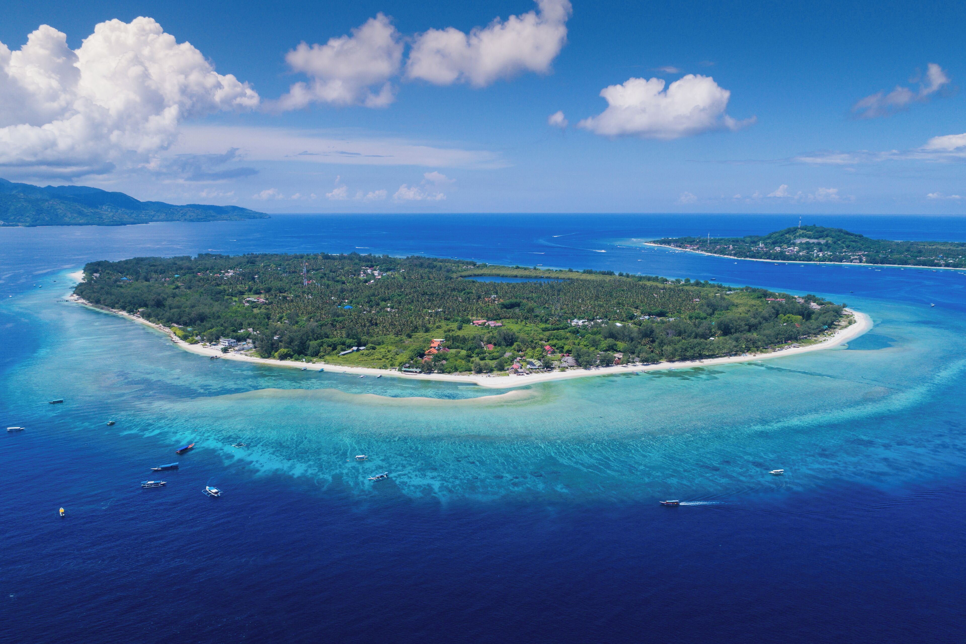Pesona Pulau Lombok dan 5 Destinasi Wisata Unik